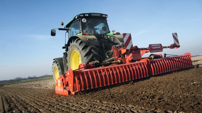 Campa. Herse rotative repliable AQUILA 6000