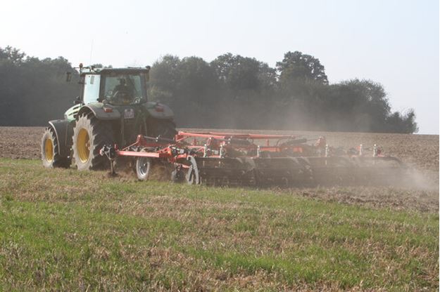 Image sur CROSSLAND T70 - Un outil polyvalent pour du travail de 2 à 30 cm